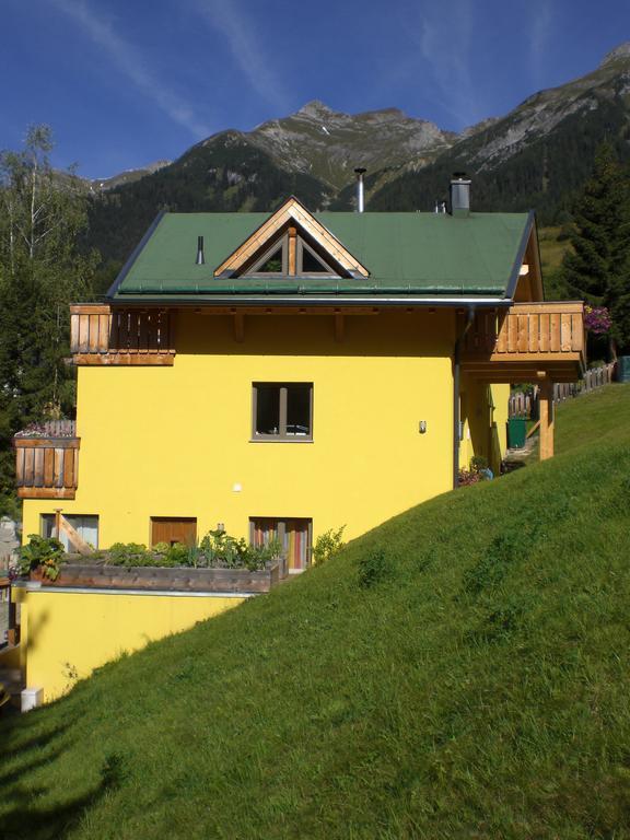 Apartamento Haus Aperies Pettneu am Arlberg Exterior foto